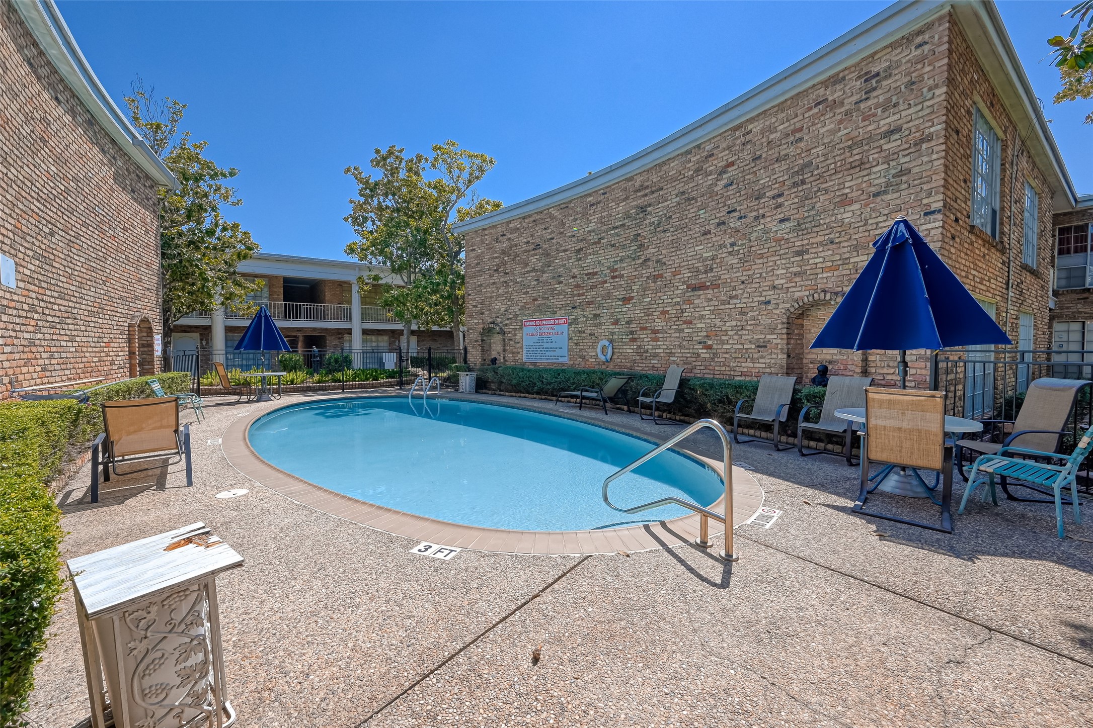 2201 Fountain View Drive, Unit 3 Houston, TX 77057 - Photo 19 of 20 a swimming pool with outdoor seating