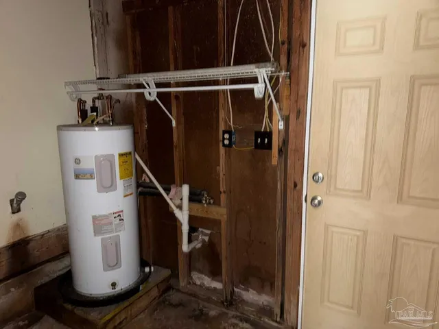 a view of walk in closet