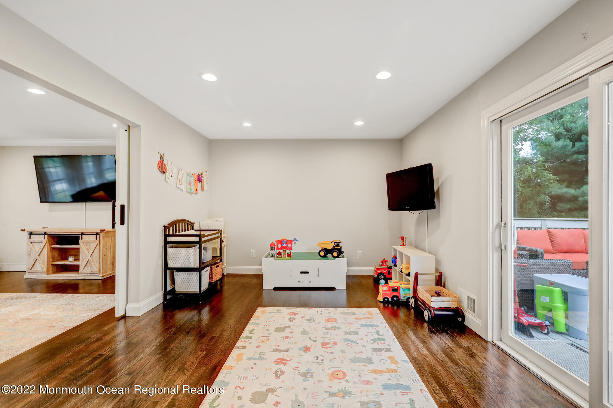 5 Stockport Way Howell, NJ 07731 - Photo 9 of 30 9 - Living Room