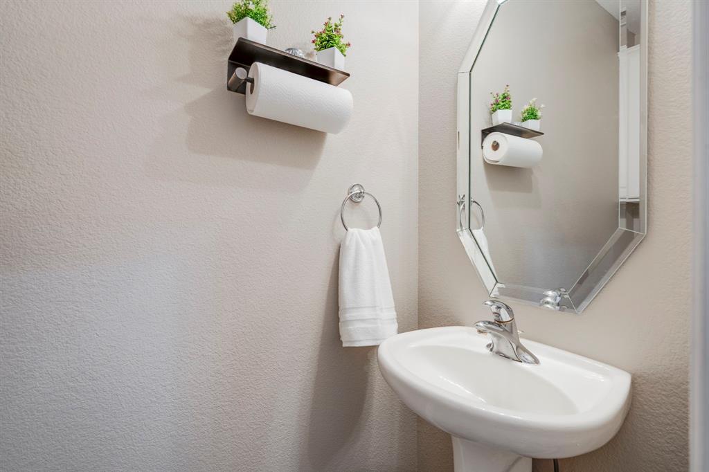 1105 Lamplight Way Allen, TX 75013 - Photo 36 of 40 a bathroom with a sink and a mirror