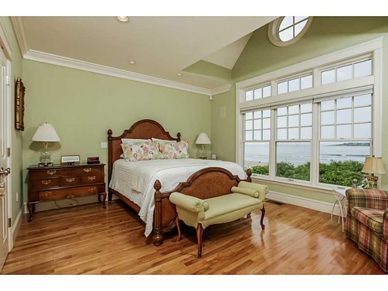 21 Dunes Road Narragansett, RI 02882 - Photo 5 of 23 Master Bedroom.