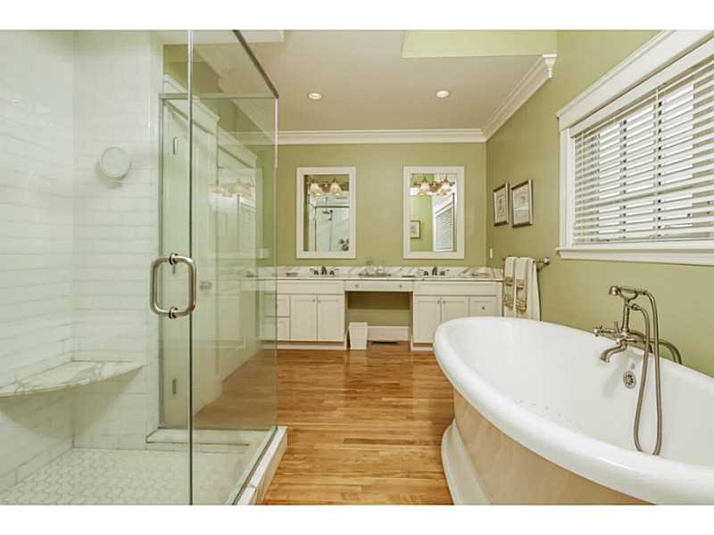 21 Dunes Road Narragansett, RI 02882 - Photo 6 of 23 Master Bath/Spa.