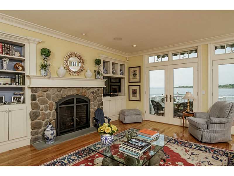 21 Dunes Road Narragansett, RI 02882 - Photo 7 of 23 Living Room.
