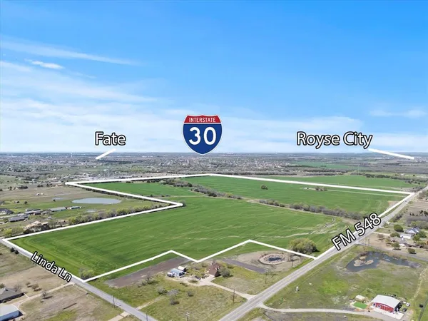 a view of a tennis court