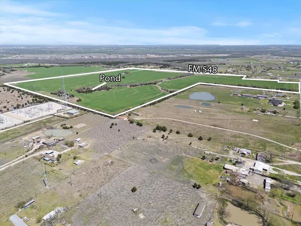 a view of a tennis court