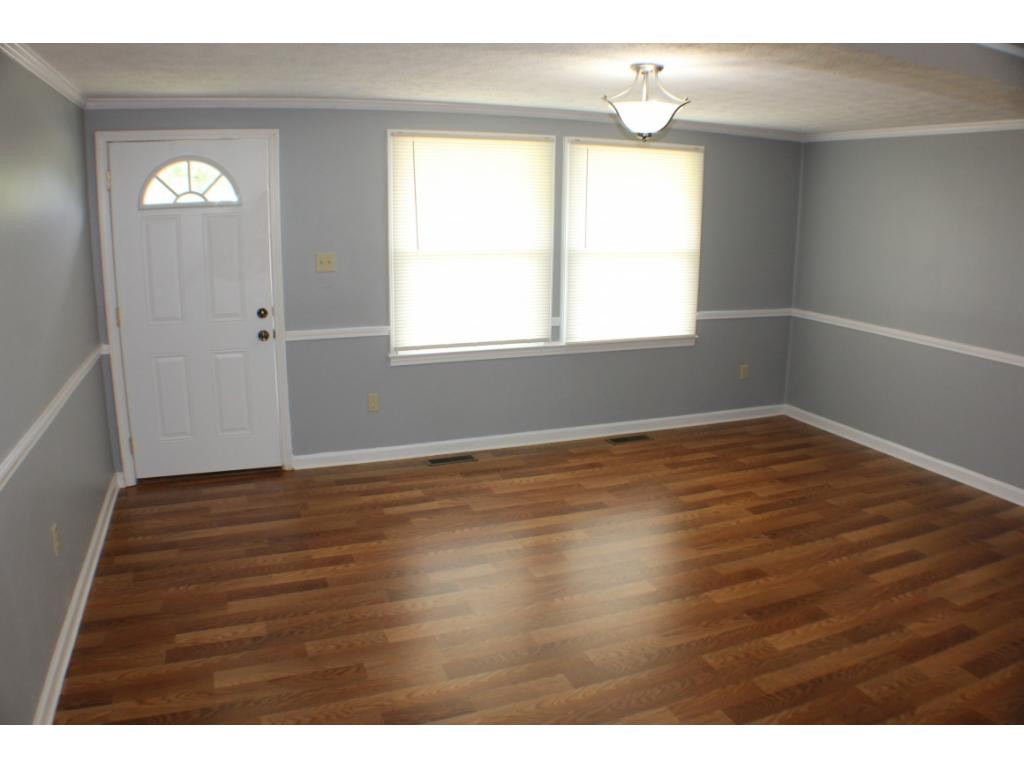 1218 White Top Road Bluff City, TN 37618 - Photo 3 of 20 Living Room