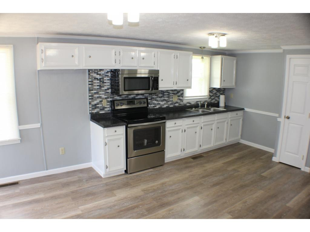 1218 White Top Road Bluff City, TN 37618 - Photo 4 of 20 Kitchen