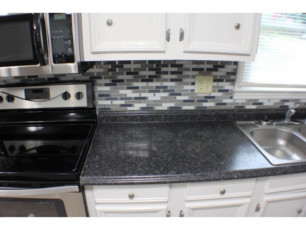 1218 White Top Road Bluff City, TN 37618 - Photo 5 of 20 Kitchen Cabinets Backsplash