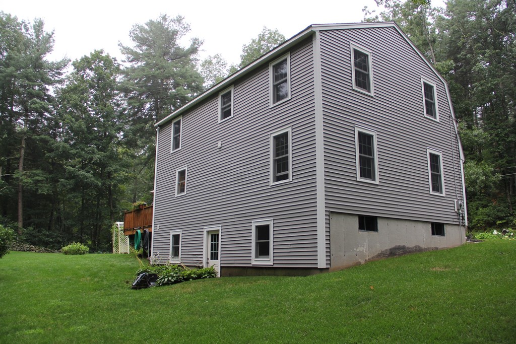 61 Lawton Road Shirley, MA 01464 - Photo 4 of 30 Gallery Image 4