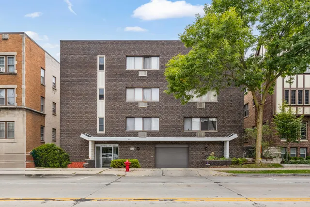 $126,000 | 4434 North Oakland Avenue, Unit 206, Shorewood, WI 53211
