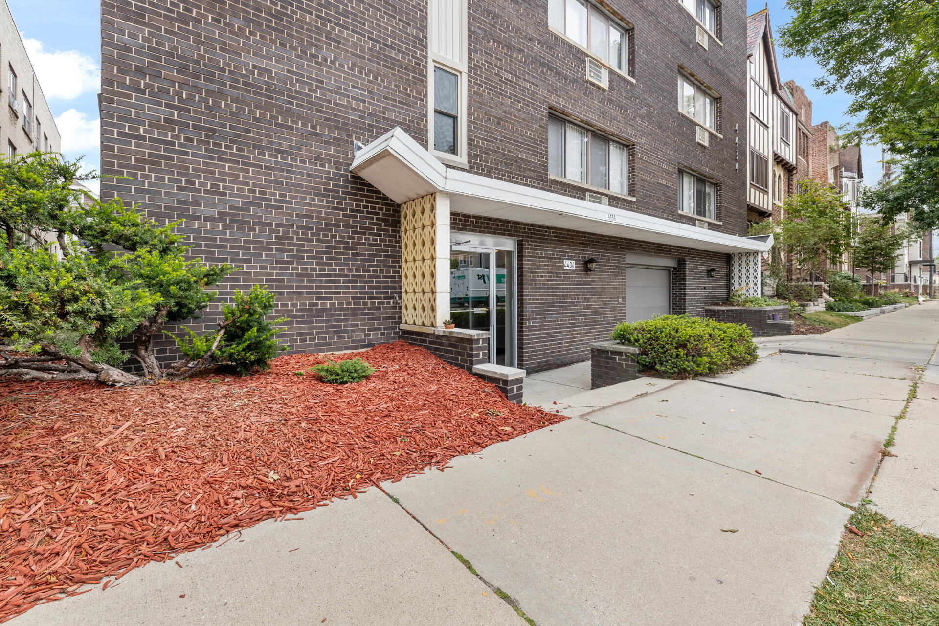 4434 North Oakland Avenue, Unit 206 Shorewood, WI 53211 - Photo 21 of 22 2-Exterior_4434 N. Oakland Ave #206