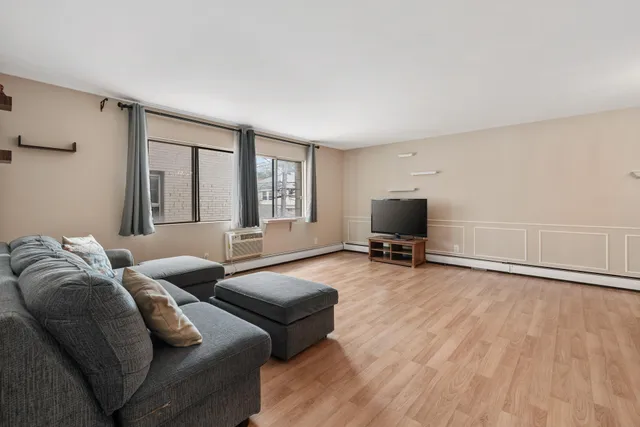 $126,000 | 4434 North Oakland Avenue, Unit 206, Shorewood, WI 53211