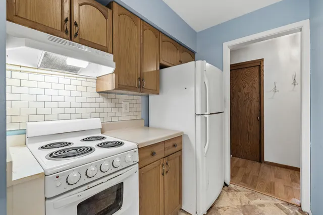 $126,000 | 4434 North Oakland Avenue, Unit 206, Shorewood, WI 53211