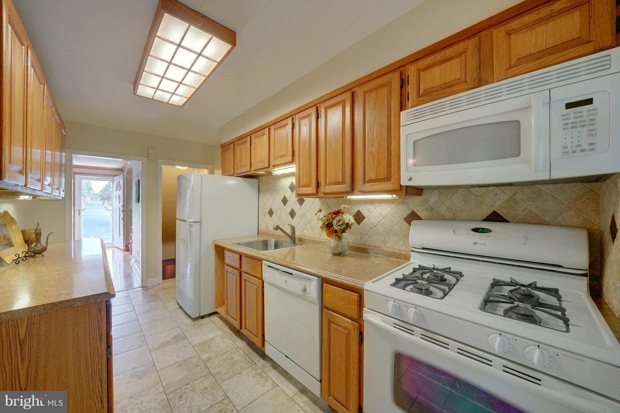 226 Stanmore Road Baltimore, MD 21212 - Photo 7 of 30 Convenient kitchen with gas stove