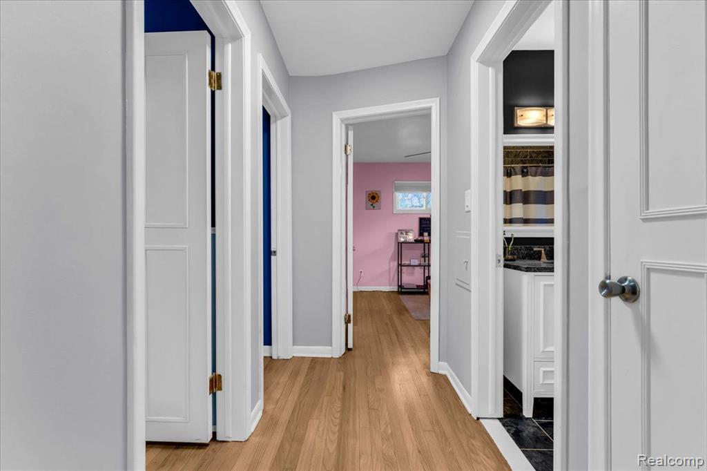 28095 Hawberry Road Farmington Hills, MI 48331 - Photo 17 of 46