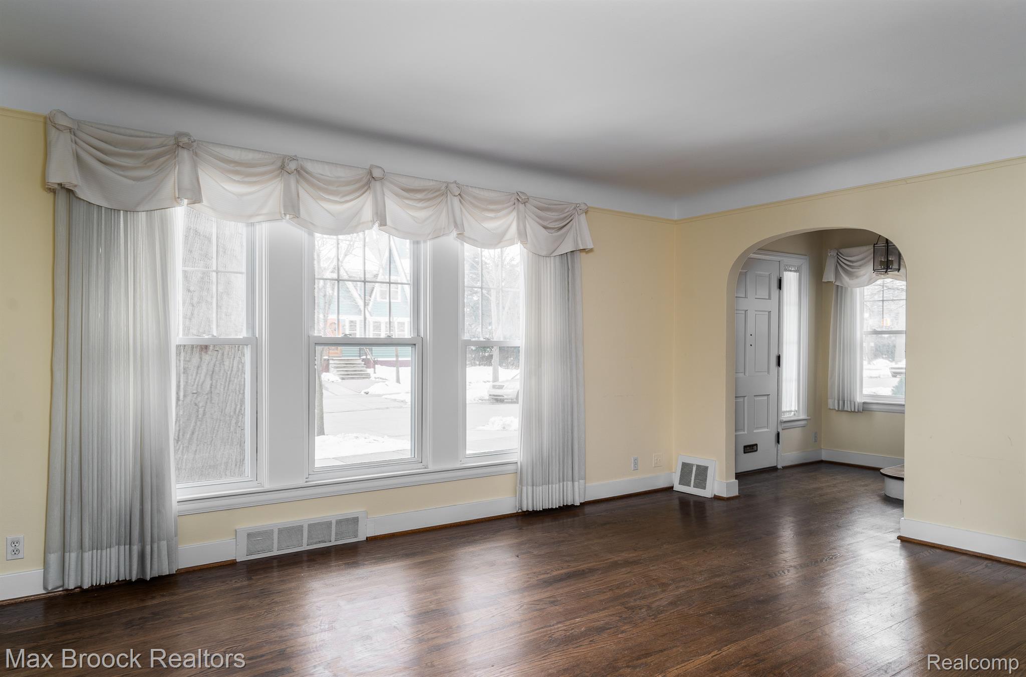 9 Fairwood Boulevard Pleasant Ridge, MI 48069 - Photo 6 of 31 Gallery Image 6