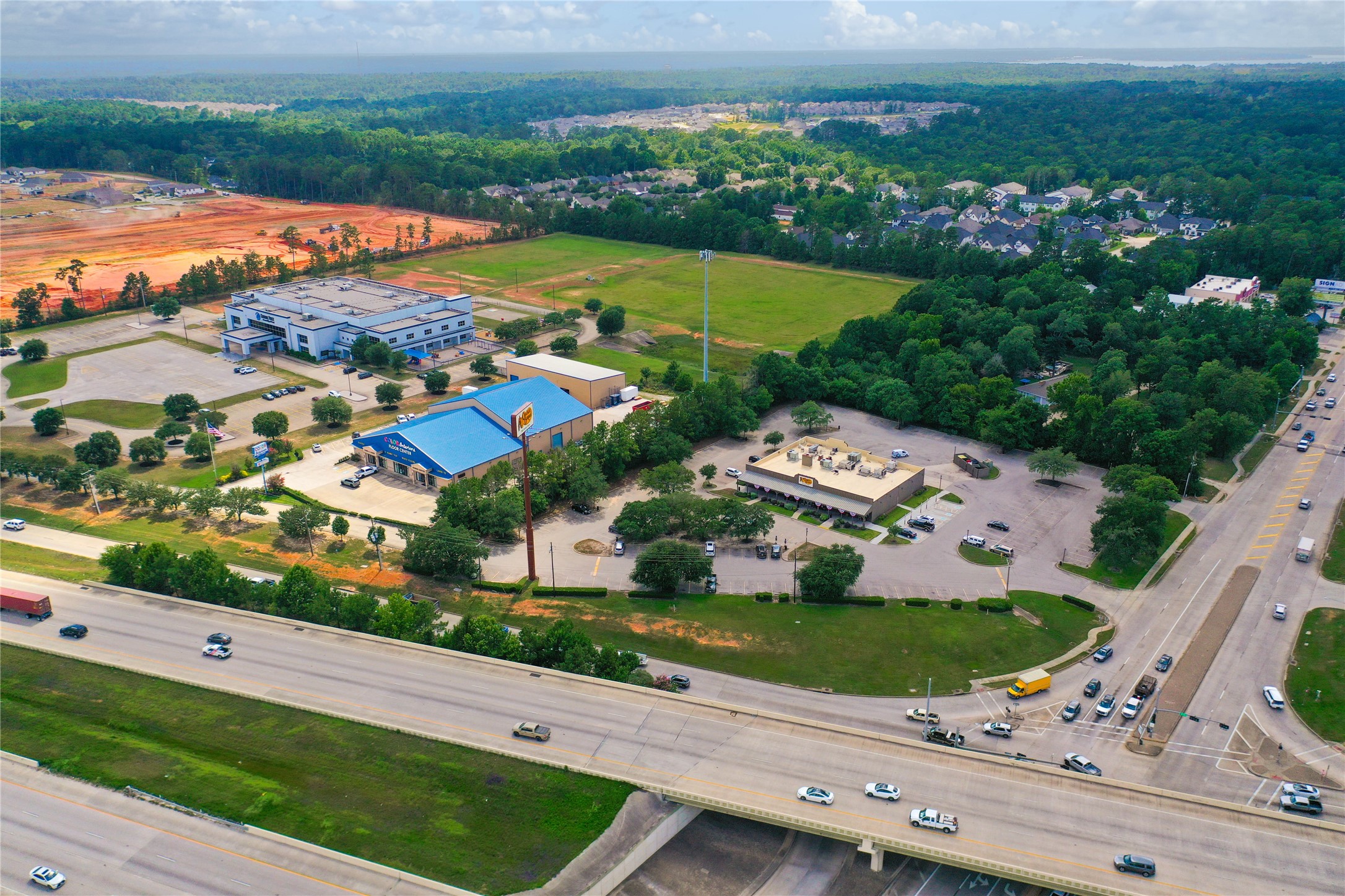 7080 Silverleaf Oak Street Conroe, TX 77304 - Photo 28 of 35 Loads of shopping and dining opportunities include Cracker Barrell!