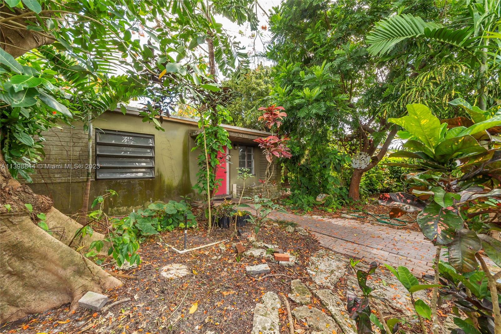 6600 Southwest 45th Street Miami, FL 33155 - Photo 8 of 27 a front view of a house with garden
