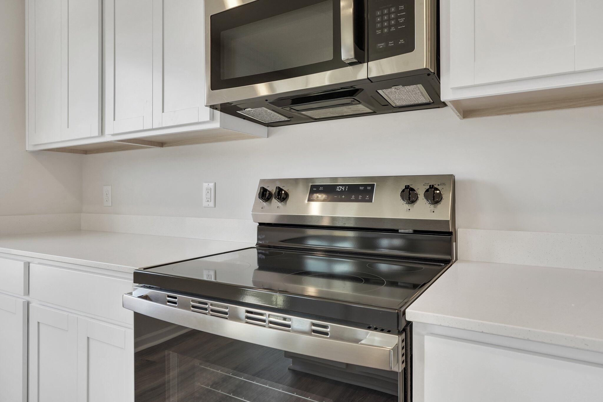 7031 Windham Way Ladson, SC 29456 - Photo 10 of 57 SS APPLIANCES!