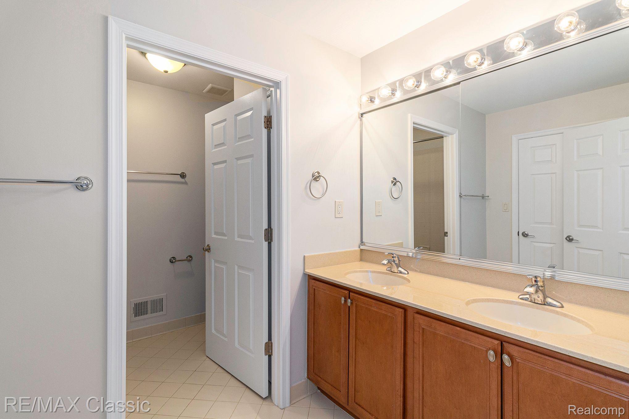 24870 Reeds Pointe Drive, Unit 52 Novi, MI 48374 - Photo 17 of 38