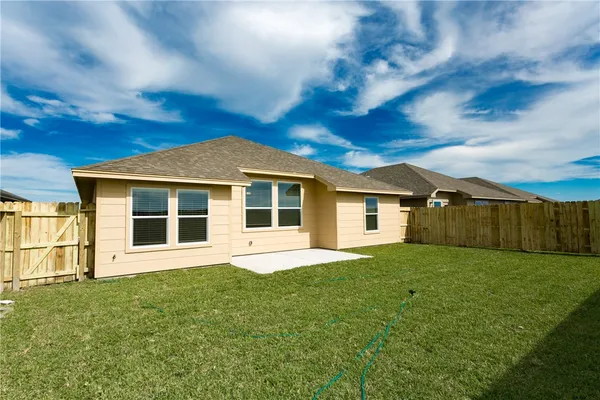 $2,000 | 7717 Corral Drive, Corpus Christi, TX 78414