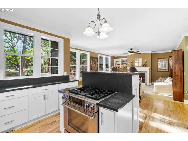 $1,175,000 | 375 West Elm Street, Jacksonville, OR 97530