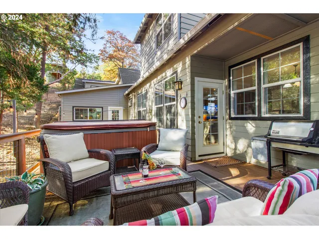 $1,175,000 | 375 West Elm Street, Jacksonville, OR 97530