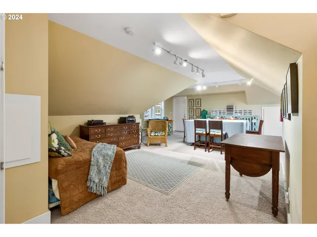 $1,175,000 | 375 West Elm Street, Jacksonville, OR 97530