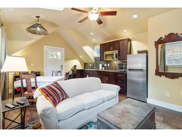 $1,175,000 | 375 West Elm Street, Jacksonville, OR 97530