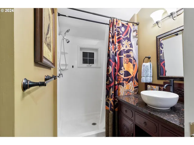 $1,175,000 | 375 West Elm Street, Jacksonville, OR 97530