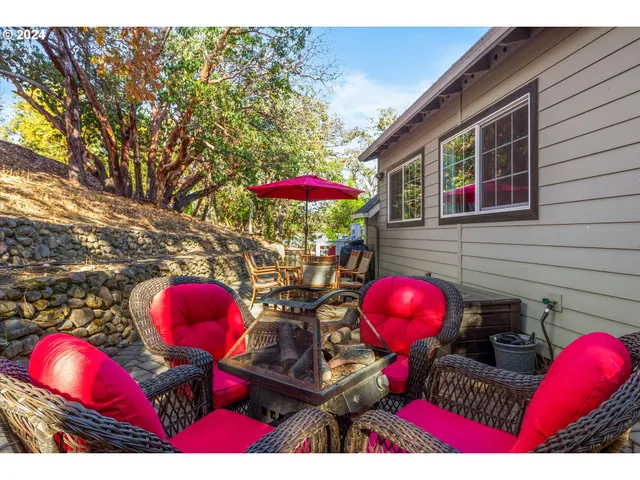 $1,175,000 | 375 West Elm Street, Jacksonville, OR 97530