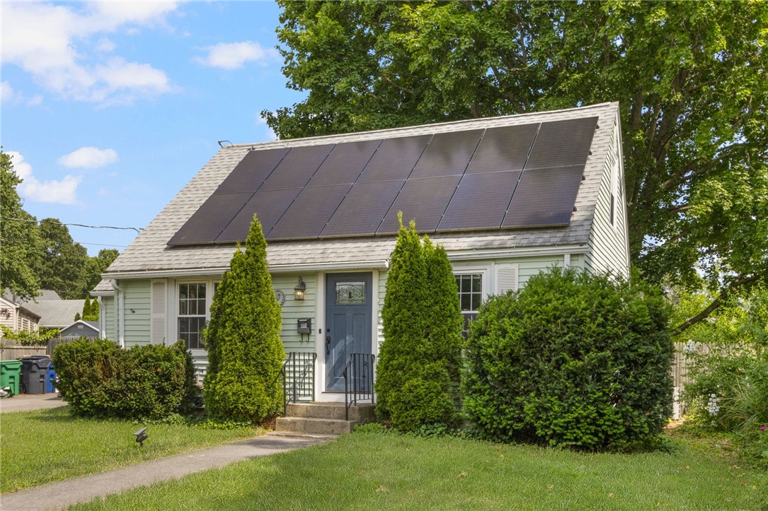 100 Penguin Avenue Warwick, RI 02818 - Photo 2 of 42