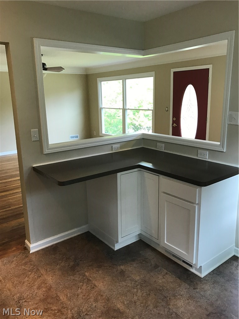 10005 Snow Road Cleveland, OH 44130 - Photo 8 of 18