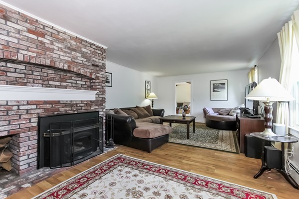 12 North Hill Road Westford, MA 01886 - Photo 3 of 17 Gallery Image 3