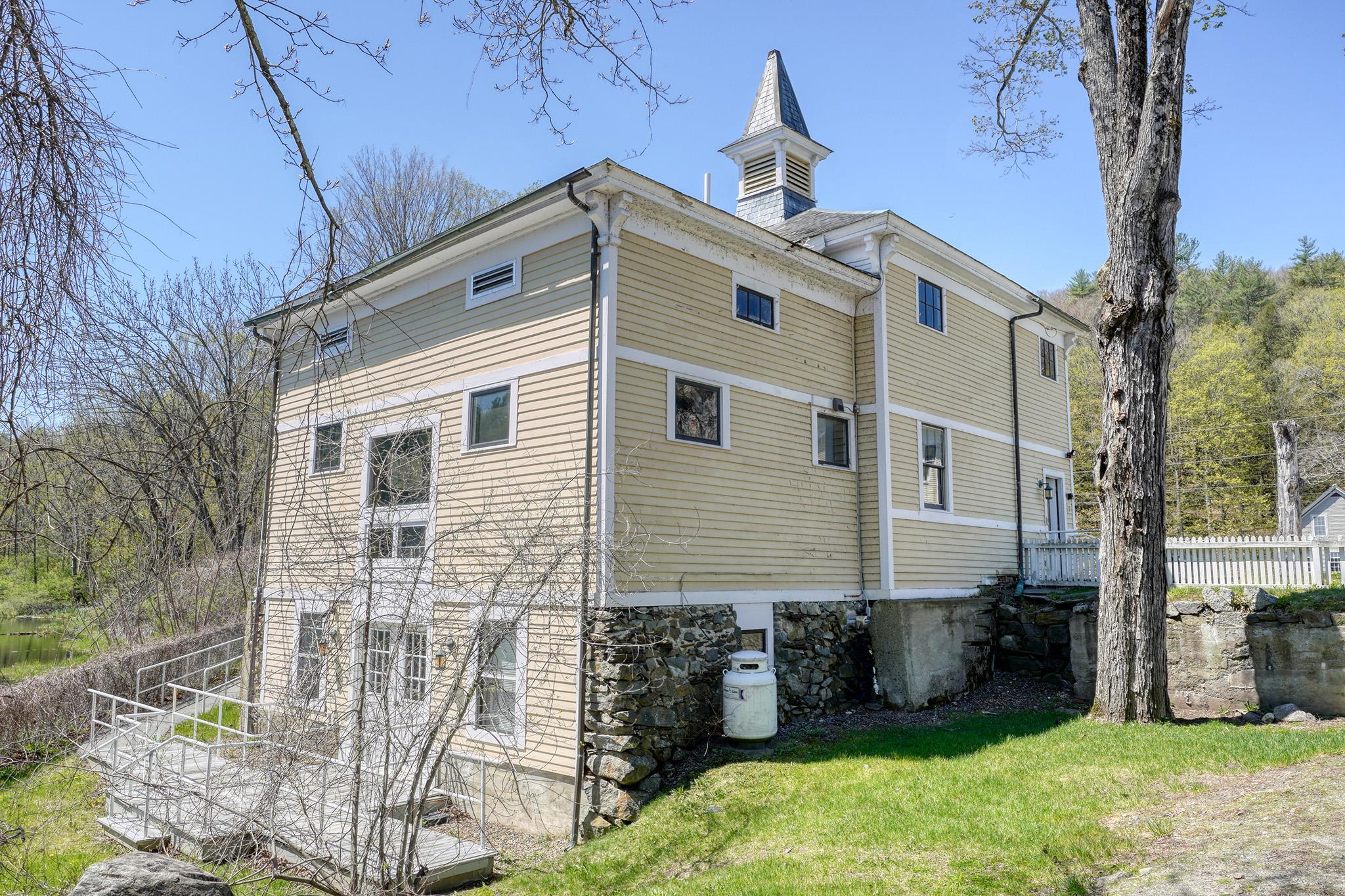 4 Common Road Walpole, NH 03608 - Photo 9 of 15