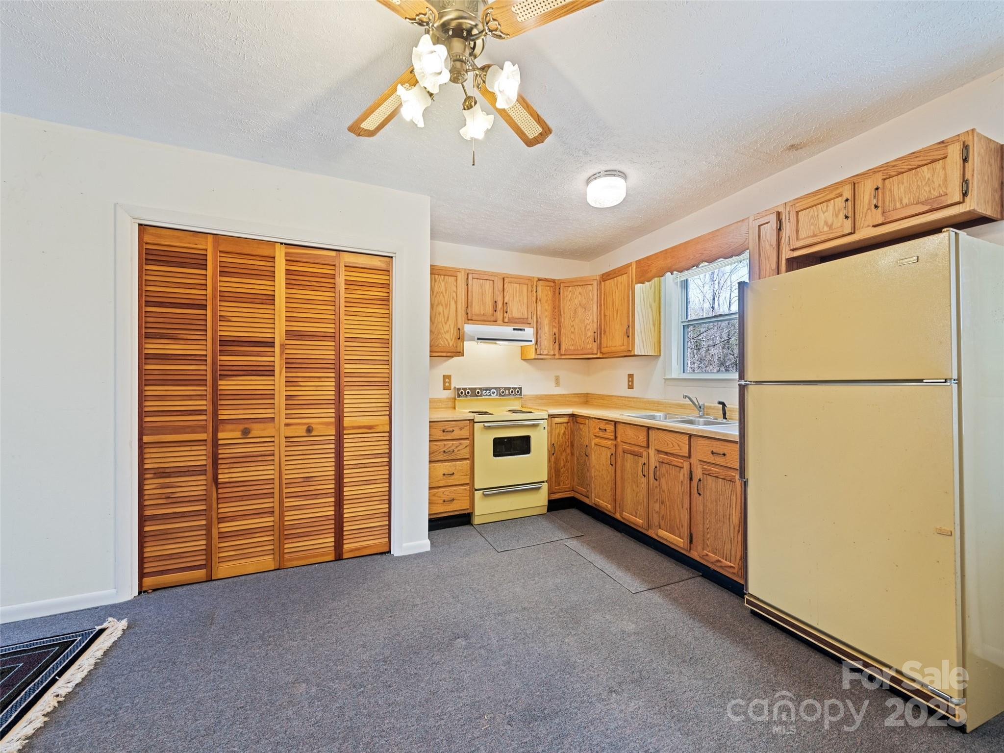 91 Jeter Road Clyde, NC 28721 - Photo 20 of 33