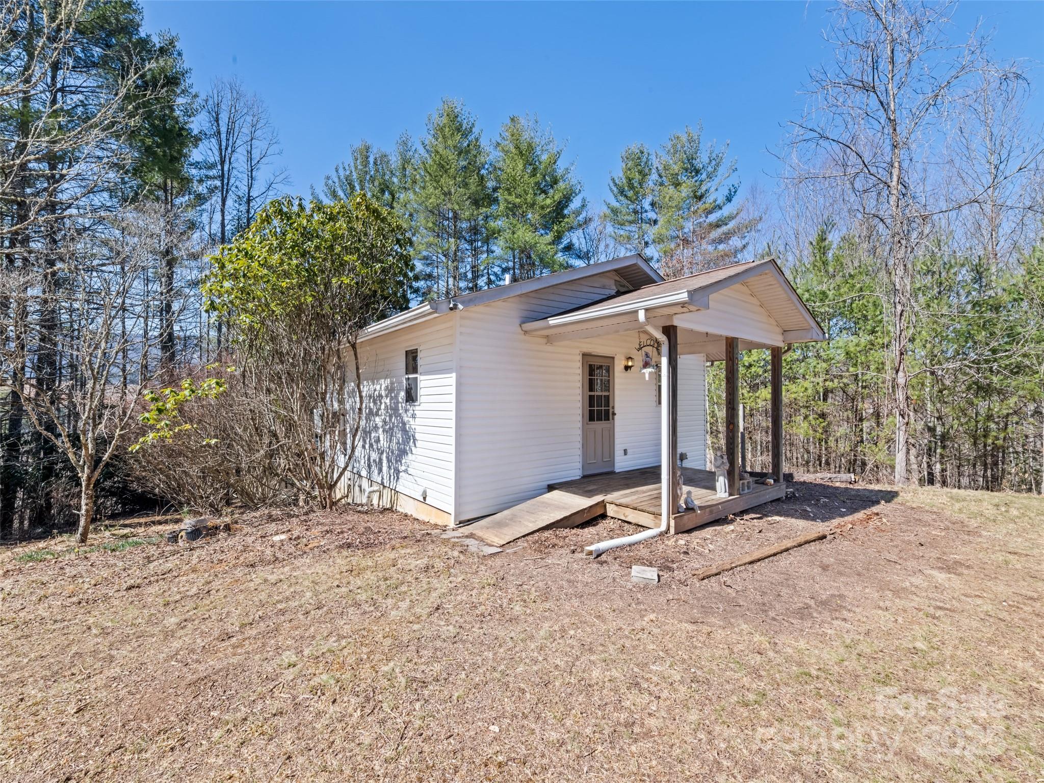 91 Jeter Road Clyde, NC 28721 - Photo 2 of 33