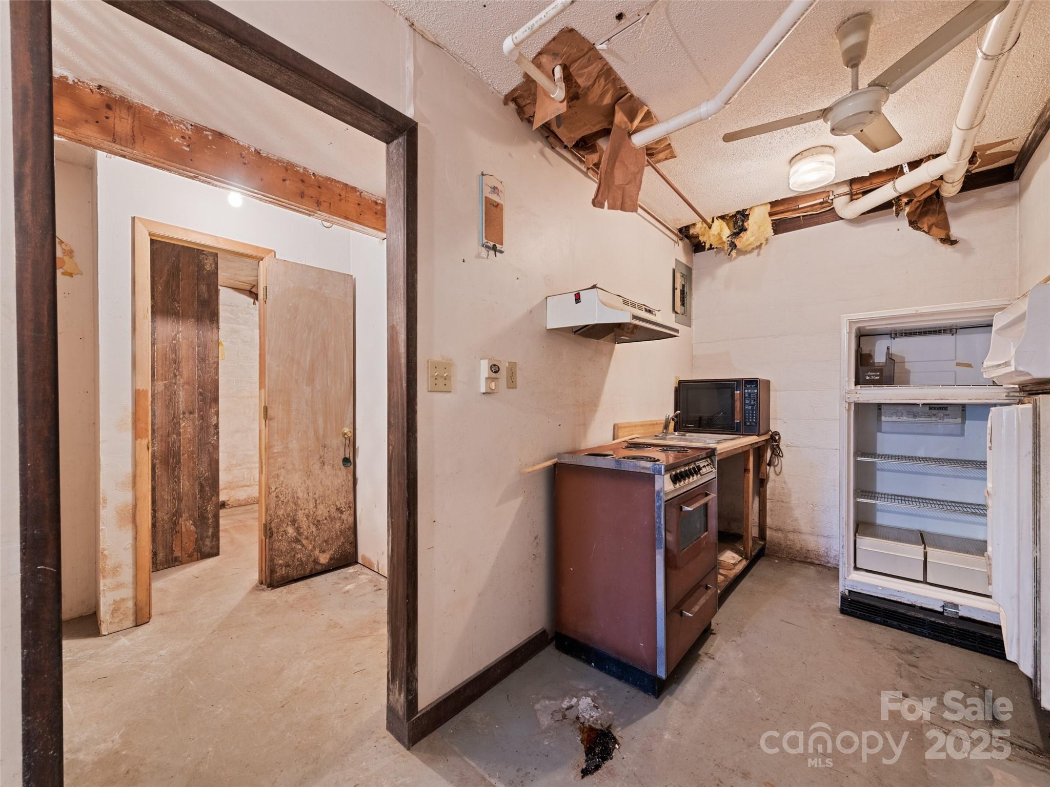 91 Jeter Road Clyde, NC 28721 - Photo 30 of 33