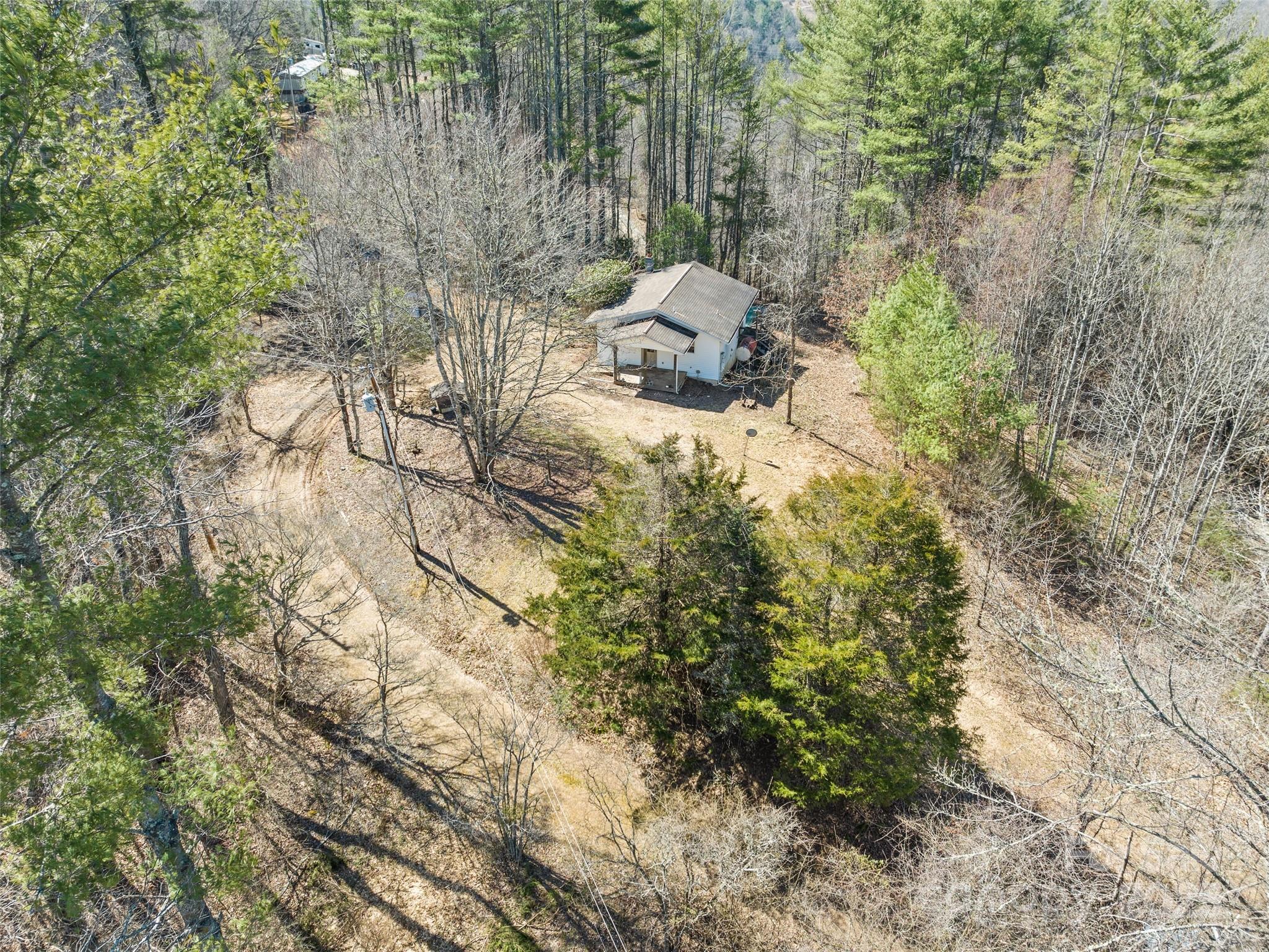 91 Jeter Road Clyde, NC 28721 - Photo 10 of 33