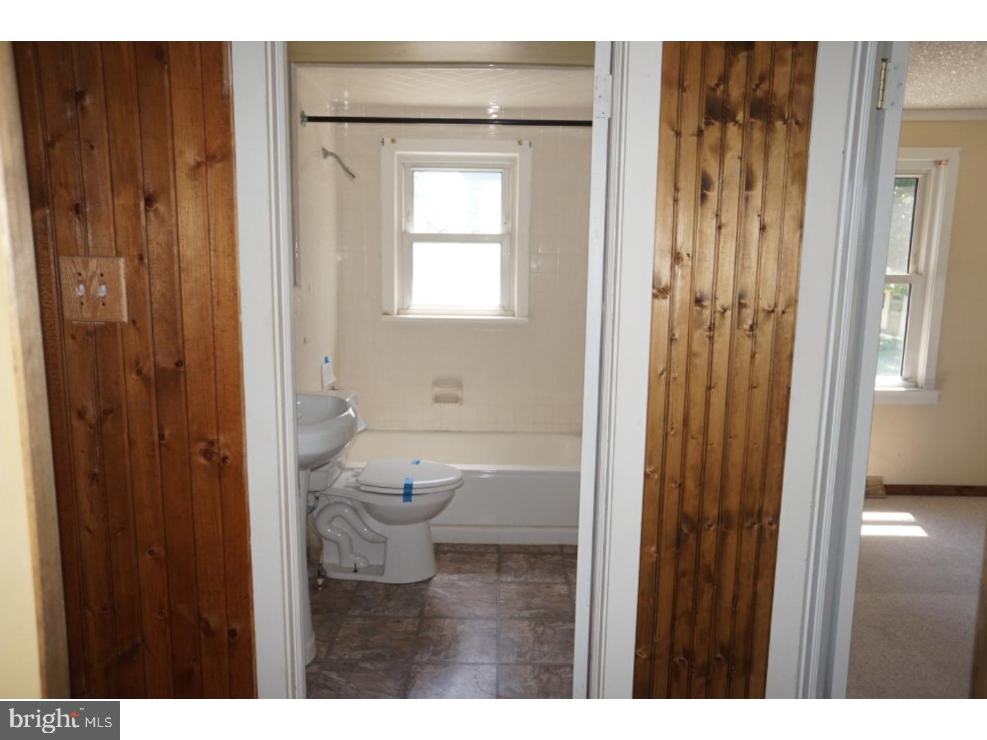 14 Cooper Avenue Clementon, NJ 08021 - Photo 11 of 25 Bathroom