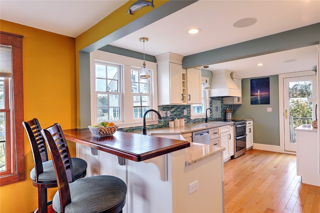 183 Mathewson Road Barrington, RI 02806 - Photo 9 of 34