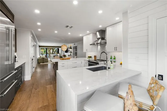 $799,000 | 3135 Riviera Drive, Unit B205, Naples, FL 34103