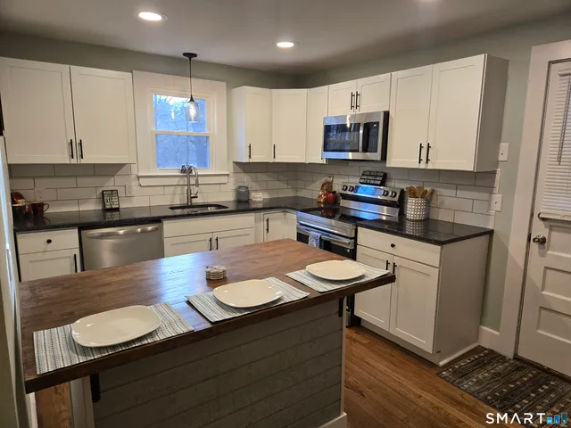 $369,900 | 242 Elm Street, Enfield, CT 06082