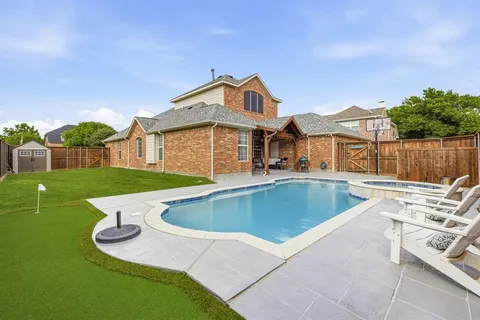 a view of a house with swimming pool and yard