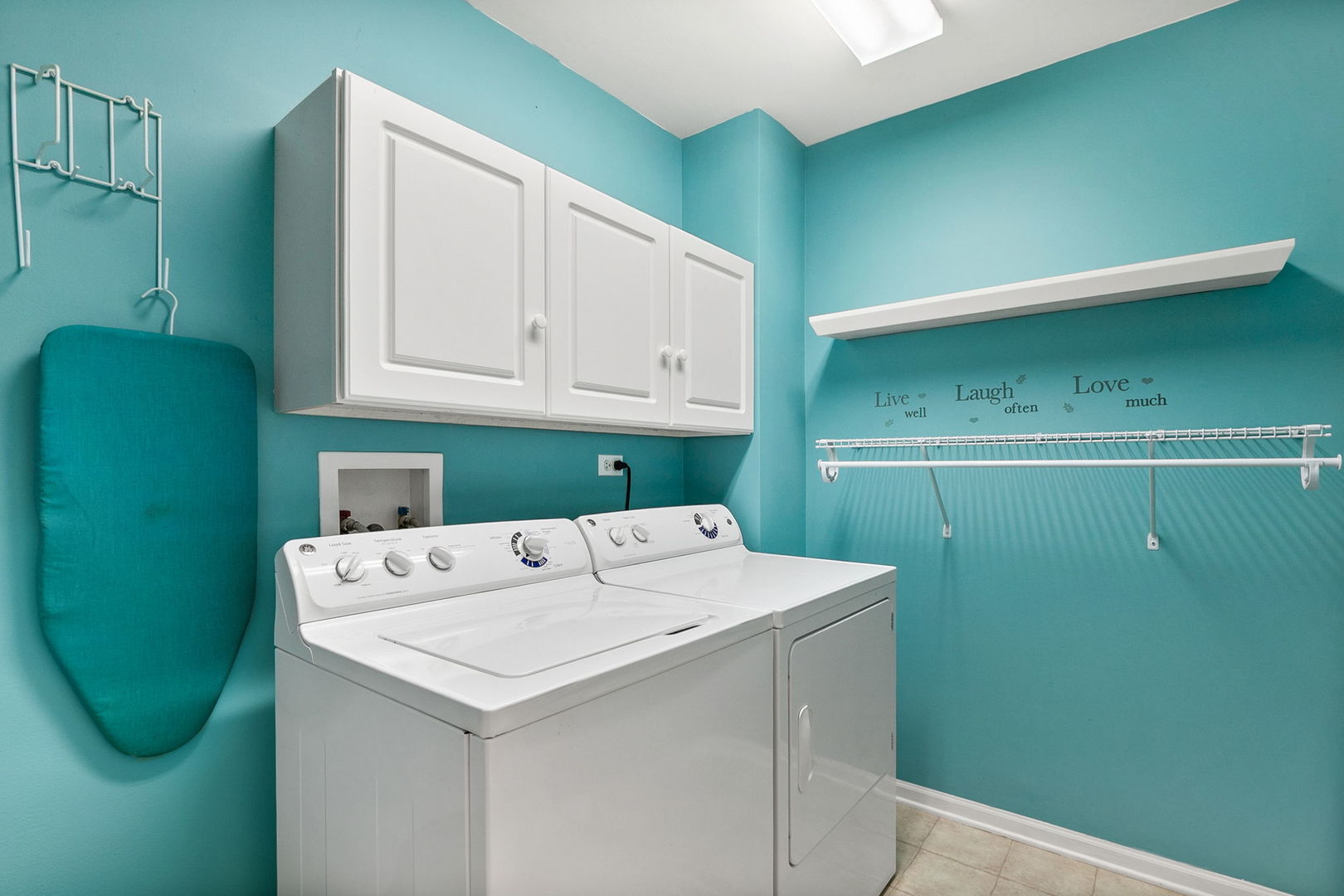 2854 Waterfront Avenue Algonquin, IL 60102 - Photo 17 of 29 a utility room with dryer and washer