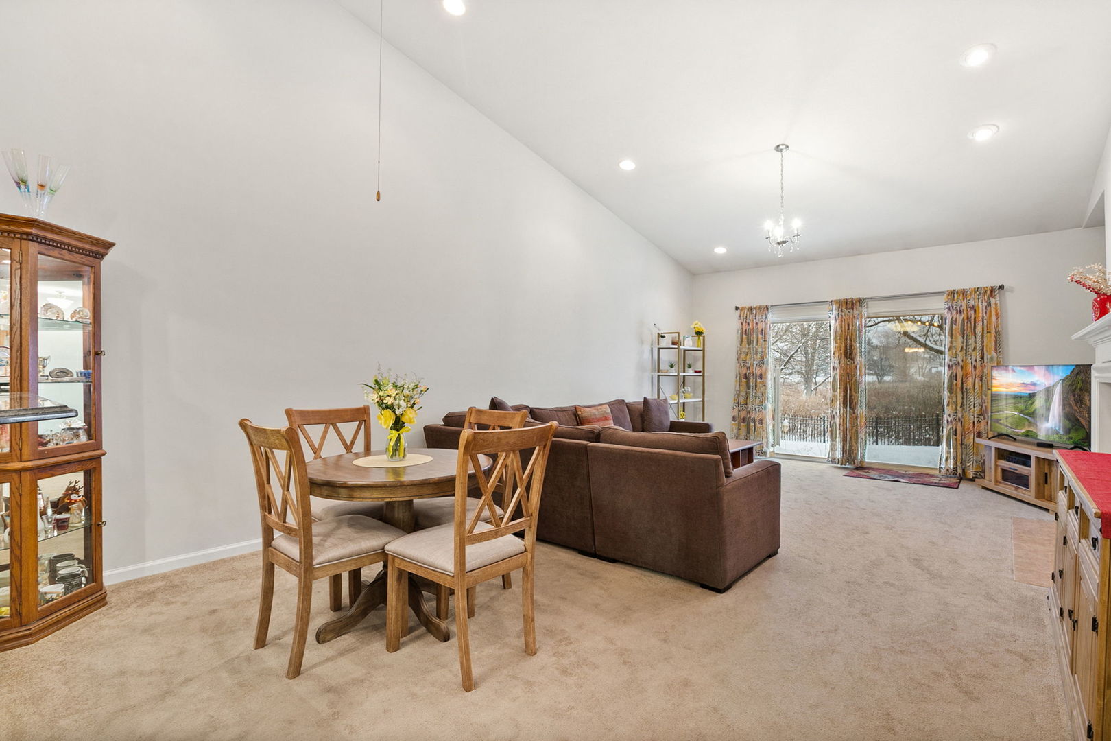 2854 Waterfront Avenue Algonquin, IL 60102 - Photo 5 of 29 a view of a livingroom with furniture a livingroom and chandelier