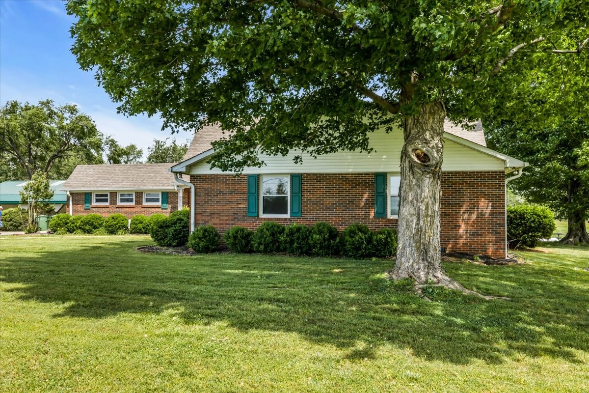 1555 Charles Bell Road Clarksville, TN 37040 - Photo 2 of 86