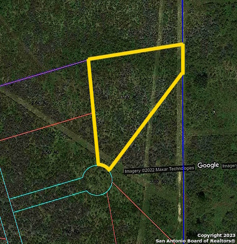 73 Rocky Hills Uvalde, TX 78801 - Photo 3 of 5 a view of a balcony