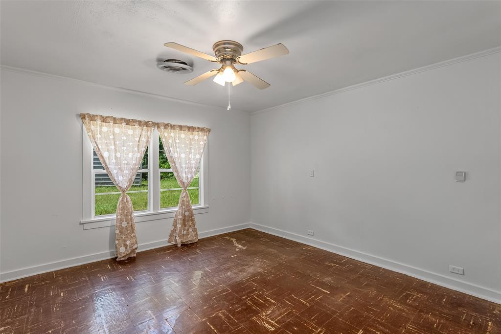 9008 Hosston Vivian Road Vivian, LA 71082 - Photo 19 of 30 an empty room with a window