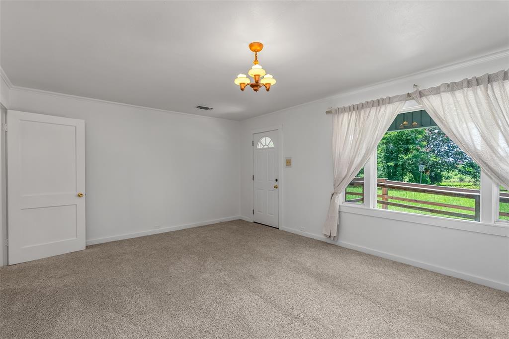 9008 Hosston Vivian Road Vivian, LA 71082 - Photo 5 of 30 an empty room with a window